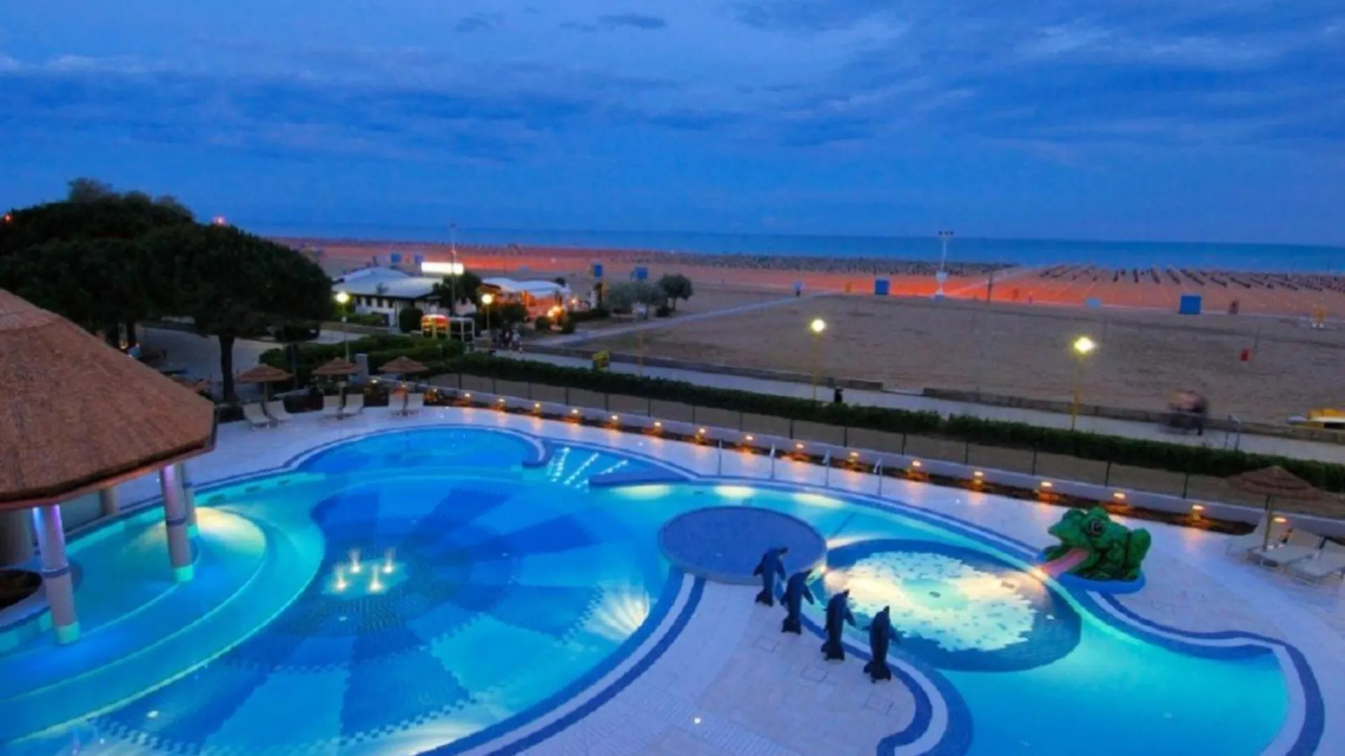 Chic Seaview Apartment With Private Terrace Bibione