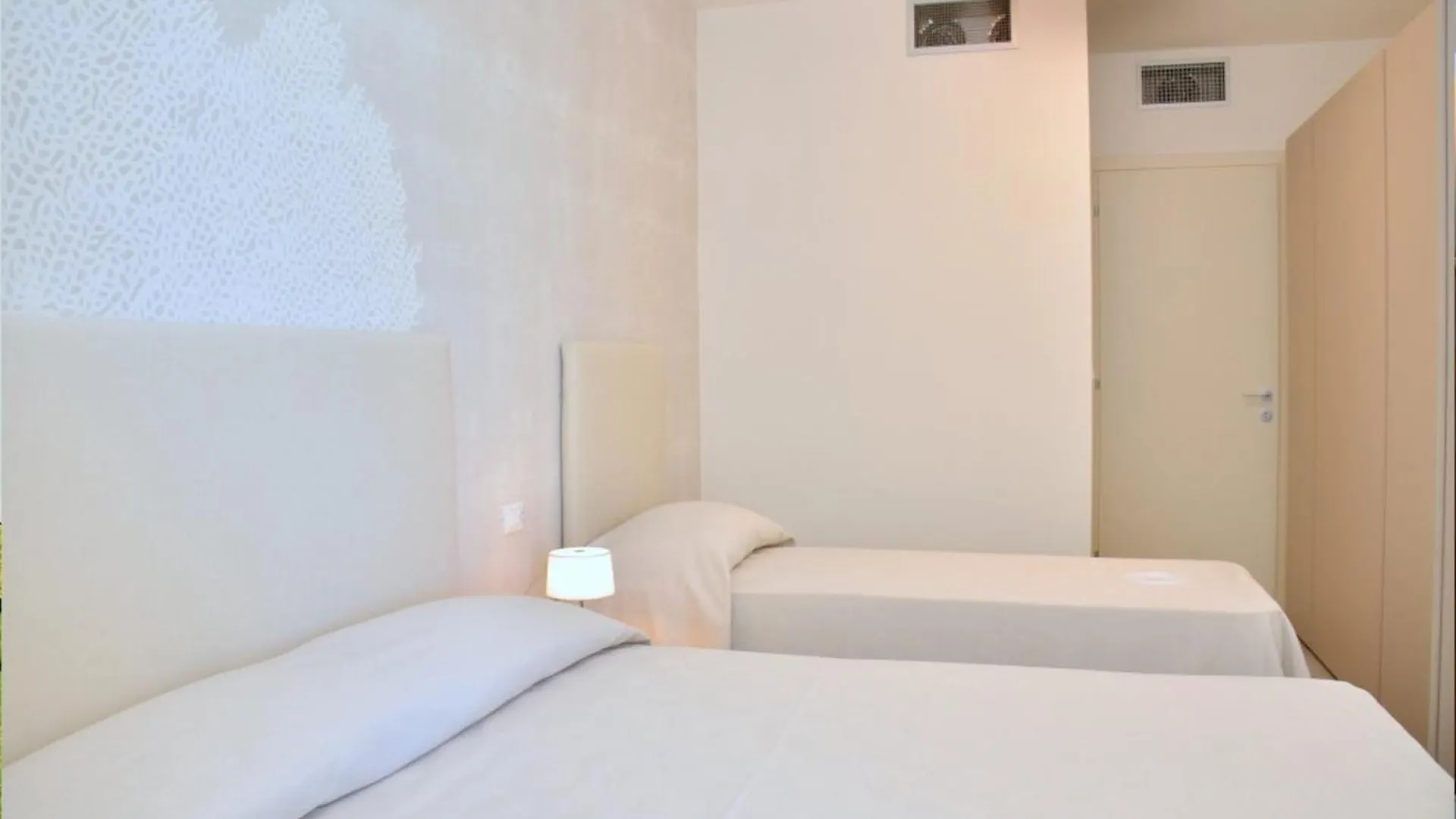 Chic Seaview Apartment With Private Terrace Bibione