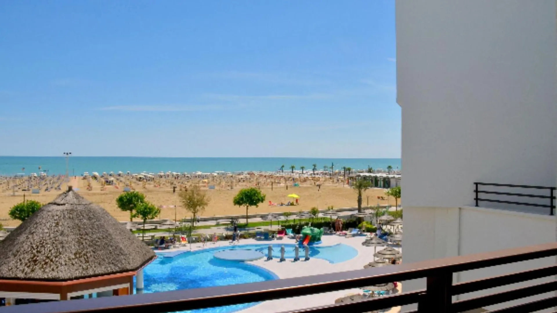 Chic Seaview Apartment With Private Terrace Bibione